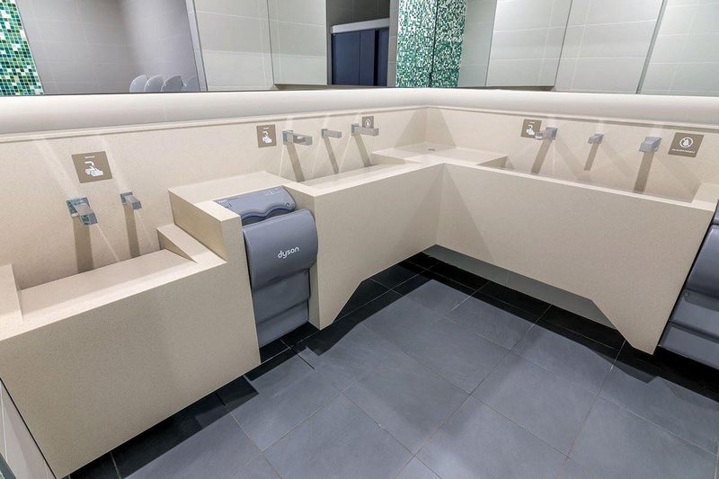 Thiết kế nhà vệ sinh bằng chất liệu đá solid surface Himacs LG liền khối chuẩn khách sạn 5 sao