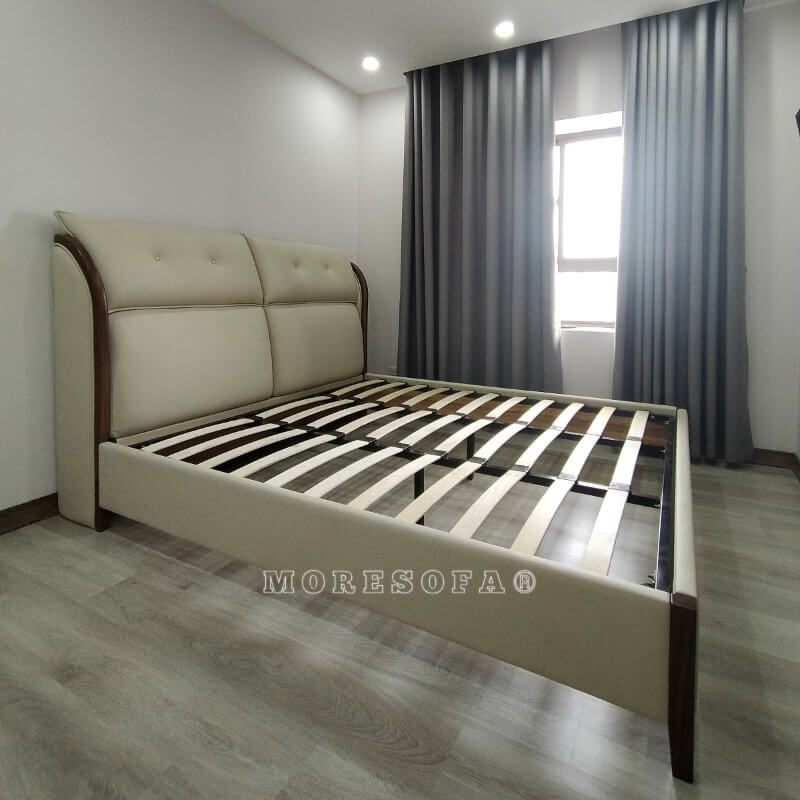 Giường ngủ hiện đại khung gỗ tự nhiên kết hợp bọc da cao cấp màu kem độc đáo, đẹp cho khách hàng ở Nam Định thiết kếphòng ngủi